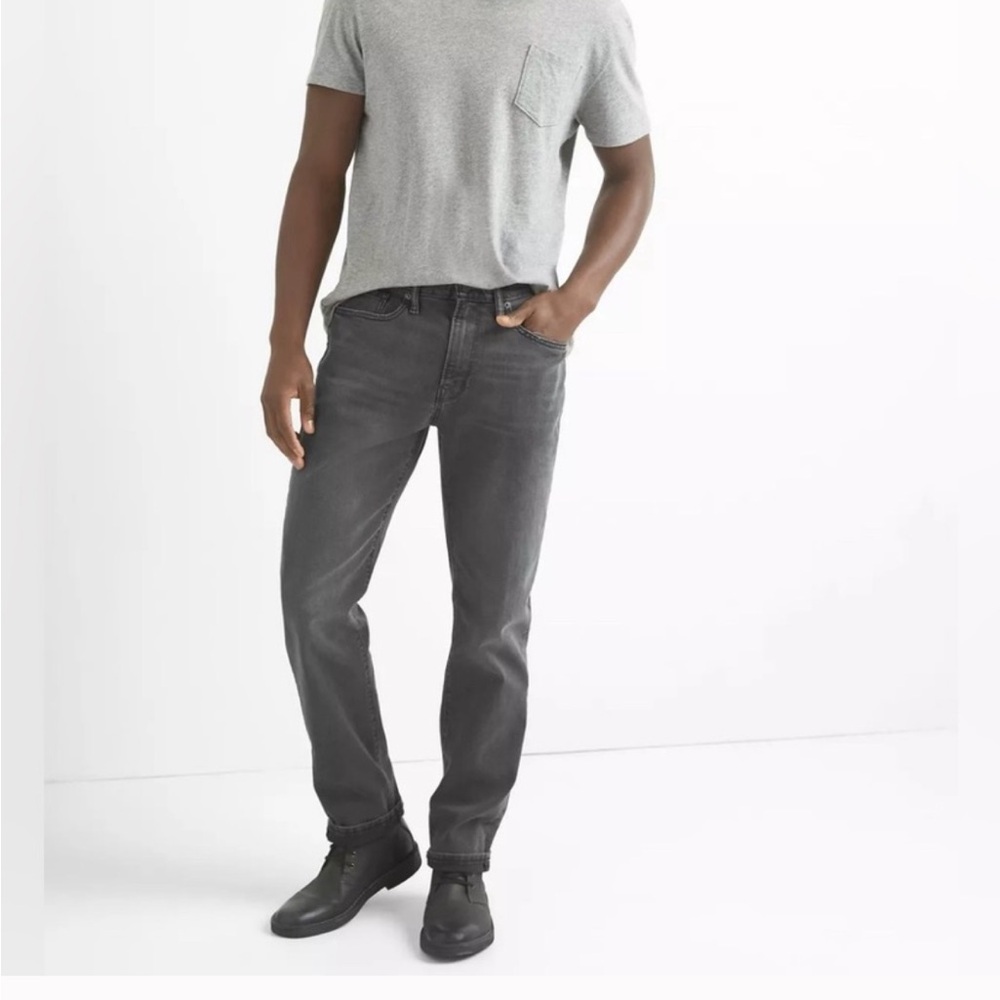 GAP Men's Straight Taper Faded Wash Black Jeans 99% cotton